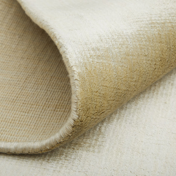 Homeroots 4' X 6' Tan Chevron Hand Woven Area Rug Gray Viscose 565563