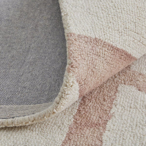 HomeRoots 4' Wool Geometric Area Rug in Ivory, Pink, and Tan - Stylish, Durable, and Perfect for Any Space 5' X 8' 565634