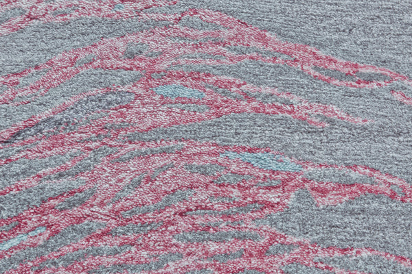 Homeroots 7' X 9' Red And Gray Abstract Hand Tufted Area Rug Red Viscose 565675