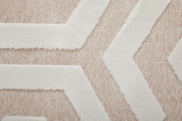 Homeroots 5' X 8' White And Pink Geometric Power Loom Area Rug Pink Viscose 565775