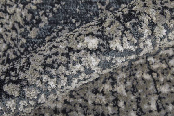 HomeRoots 4' Gray and Ivory Abstract Area Rug – Modern Power Loomed Design for Stylish, Durable Home Decor 8' X 10' 565826