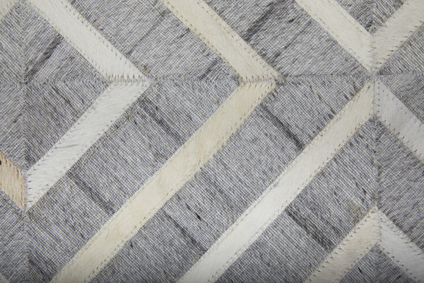 Homeroots 5' X 8' Gray And Ivory Geometric Hand Woven Area Rug Taupe Viscose 565878