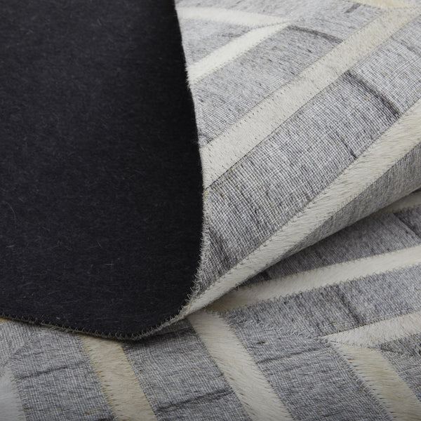 Homeroots 5' X 8' Gray And Ivory Geometric Hand Woven Area Rug Taupe Viscose 565878