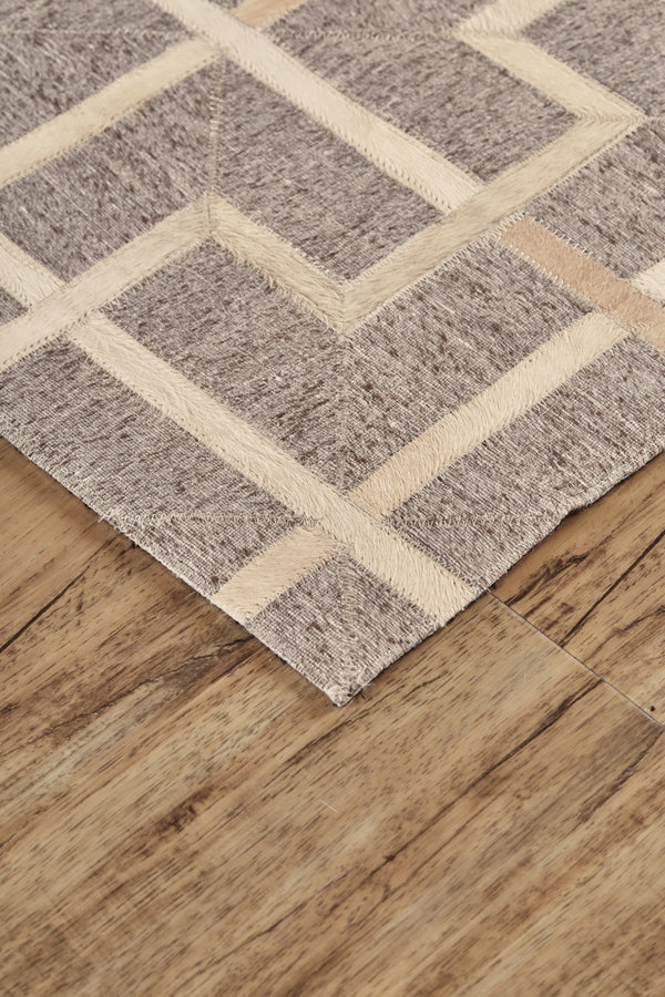 Homeroots 5' X 8' Tan And Ivory Geometric Hand Woven Area Rug Brown Viscose 565879