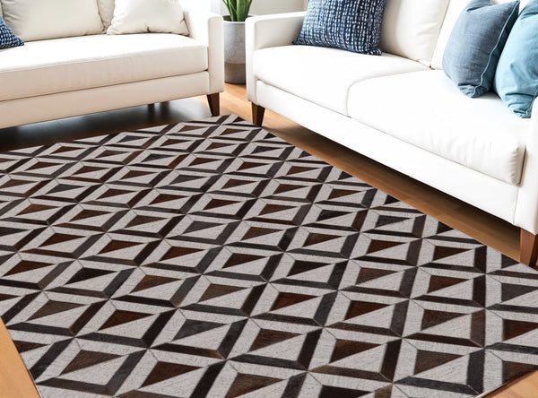 Homeroots 5' X 8' Gray Brown And Taupe Geometric Hand Woven Area Rug Brown Viscose 565880