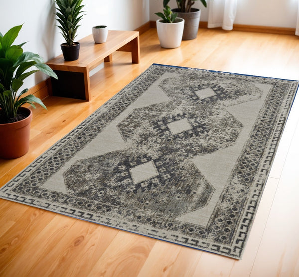 HomeRoots 4' Gray and Ivory Abstract Area Rug - Stylish Power-Loomed Design for Modern and Transitional Spaces 4' X 6' 565970
