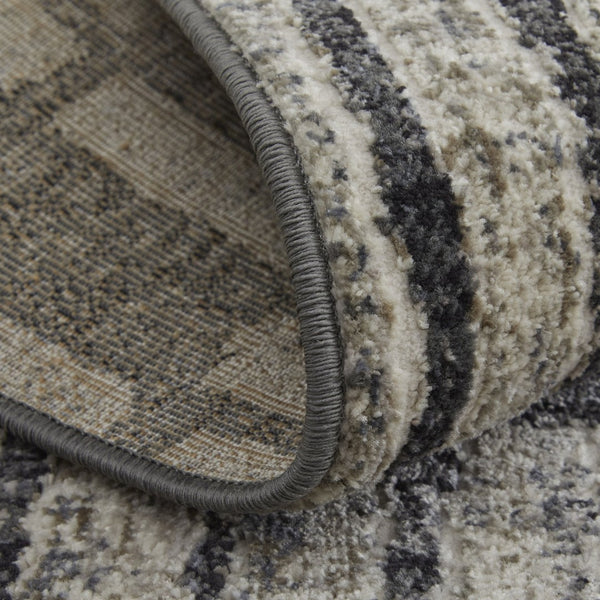 HomeRoots 4' Gray and Black Geometric Area Rug - Modern Power Loom Design with Worn-Faded Look for Homes 4' X 6' 565976