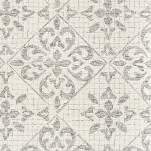HomeRoots 5' Hand-Tufted Wool Area Rug with Floral Ivory and Gray Design for Timeless Elegance and Durability 5' X 8' 566116