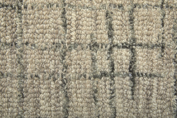 HomeRoots 5' Ivory and Gray Hand-Tufted Wool Area Rug - Distressed Design for Modern & Traditional Spaces 5' X 8' 566120