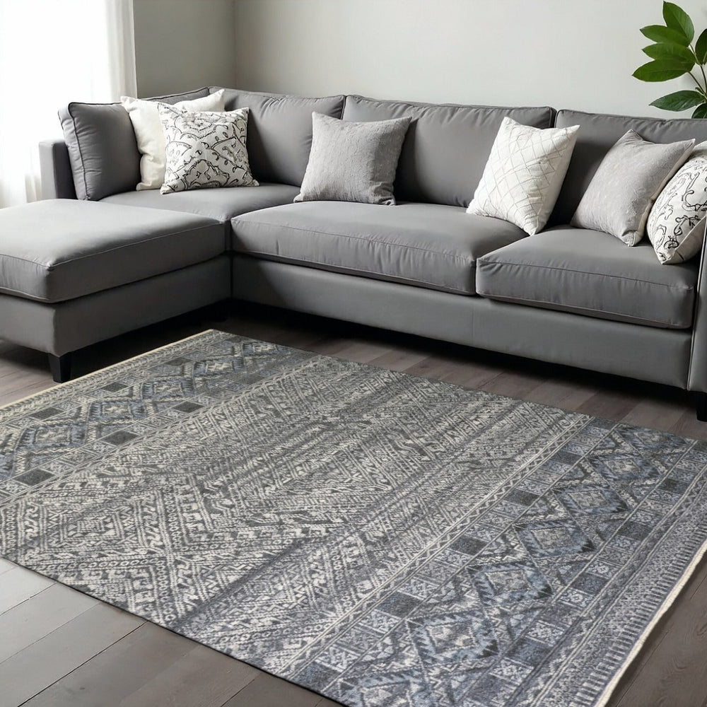 HomeRoots 6' Gray and Ivory Geometric Hand-Knotted Area Rug - Modern Style, Durable Wool Blend, Unique Design 6' X 9' 566384
