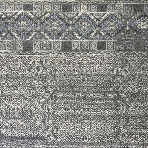 HomeRoots 6' Gray and Ivory Geometric Hand-Knotted Area Rug - Modern Style, Durable Wool Blend, Unique Design 6' X 9' 566384
