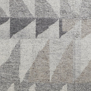HomeRoots 4' Gray and Ivory Wool Geometric Area Rug - Handcrafted Comfort for Stylish, Family-Friendly Spaces 4' X 6' 566407