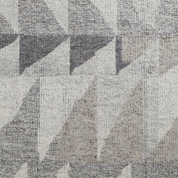 HomeRoots 4' Gray and Ivory Wool Geometric Area Rug - Handcrafted Comfort for Stylish, Family-Friendly Spaces 4' X 6' 566407