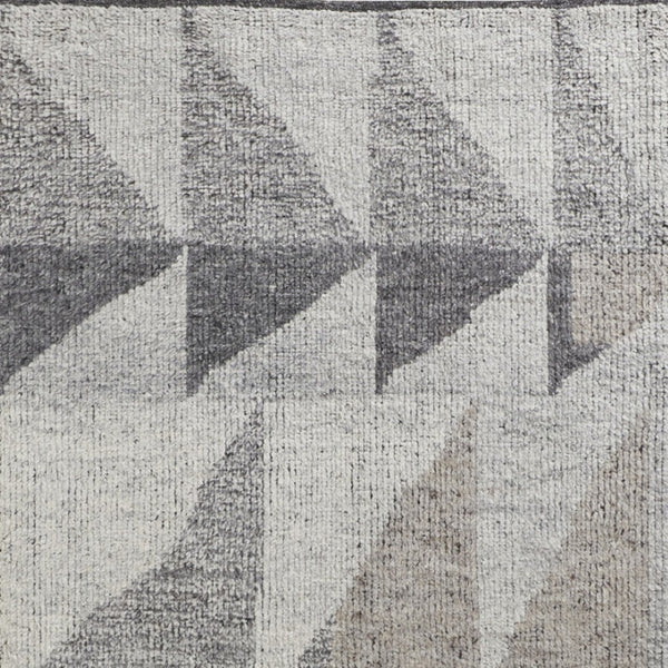 HomeRoots 4' Gray and Ivory Wool Geometric Area Rug - Handcrafted Comfort for Stylish, Family-Friendly Spaces 6' X 9' 566408
