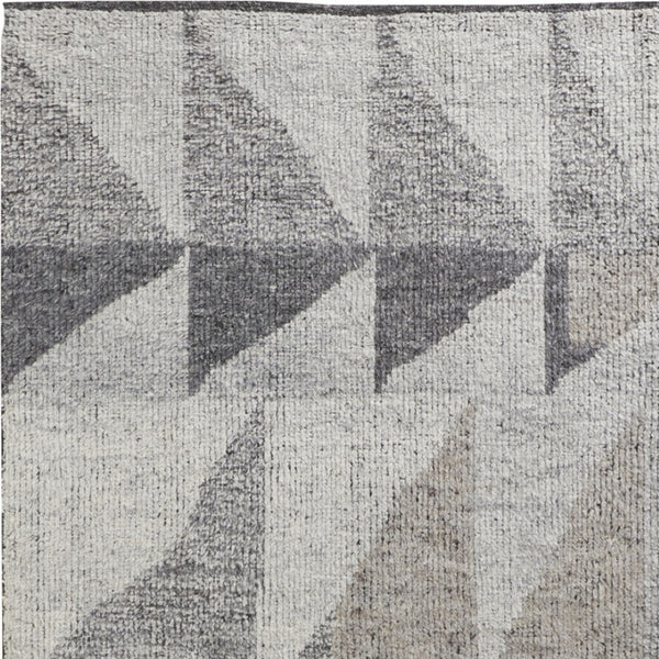 HomeRoots 4' Gray and Ivory Wool Geometric Area Rug - Handcrafted Comfort for Stylish, Family-Friendly Spaces 8' X 10' 566409