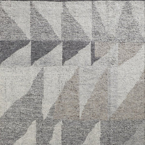 HomeRoots 4' Gray and Ivory Wool Geometric Area Rug - Handcrafted Comfort for Stylish, Family-Friendly Spaces 8' X 10' 566409