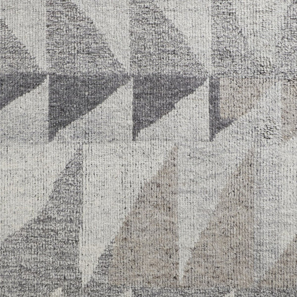 HomeRoots 4' Gray and Ivory Wool Geometric Area Rug - Handcrafted Comfort for Stylish, Family-Friendly Spaces 8' X 12' 566410