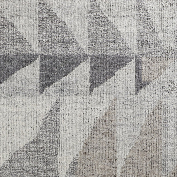 HomeRoots 4' Gray and Ivory Wool Geometric Area Rug - Handcrafted Comfort for Stylish, Family-Friendly Spaces 12' X 15' 566412