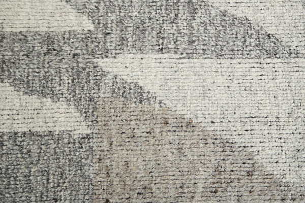 HomeRoots 4' Gray and Ivory Wool Geometric Area Rug - Handcrafted Comfort for Stylish, Family-Friendly Spaces 2' X 3' 566413