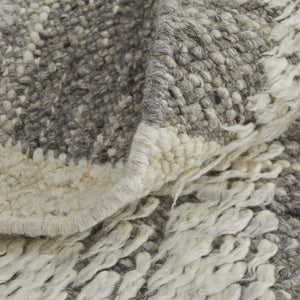 HomeRoots 4' Hand-Woven Wool Area Rug in Gray and Ivory Stripes – Elegant, Durable, Stain-Resistant Design 4' X 6' 566528