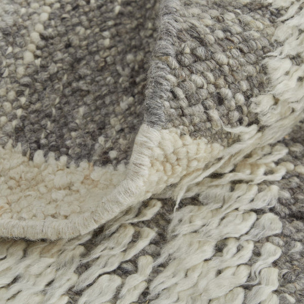 HomeRoots 4' Hand-Woven Wool Area Rug in Gray and Ivory Stripes – Elegant, Durable, Stain-Resistant Design 4' X 6' 566528