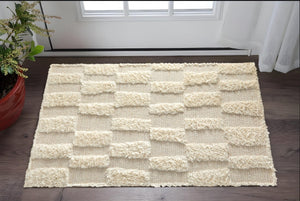 HomeRoots 4' Hand-Woven Ivory Wool Geometric Area Rug – Timeless Texture for Stylish Home Décor & Comfort 2' X 3' 566543