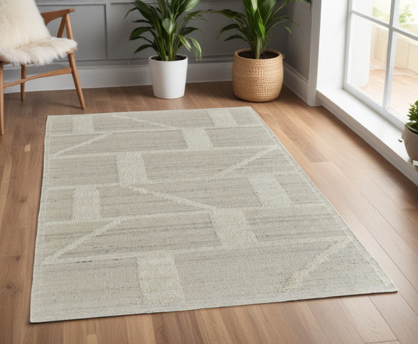 HomeRoots 4' Hand-Woven Wool Area Rug – Elegant Tan and Ivory Geometric Design for Cozy Living Spaces 4' X 6' 566544