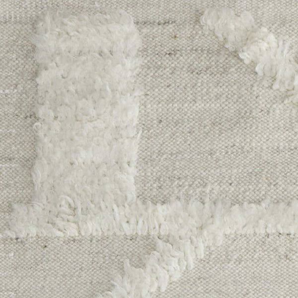 HomeRoots 4' Hand-Woven Wool Area Rug – Elegant Tan and Ivory Geometric Design for Cozy Living Spaces 8' Runner 566551
