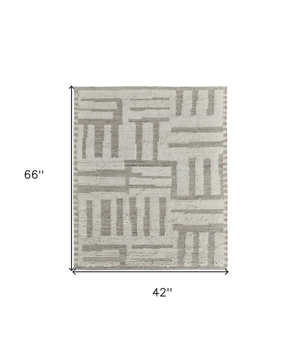 HomeRoots 4' Gray and Ivory Hand-Woven Wool Geometric Area Rug - Durable, Modern Style for Any Room Decor 4' X 6' 566553