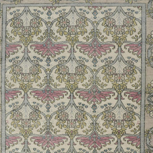 HomeRoots 4' Luxurious Hand-Knotted Wool Area Rug with Floral Design in Soft Ivory, Gray, and Pink Tones 8' X 10' 566630