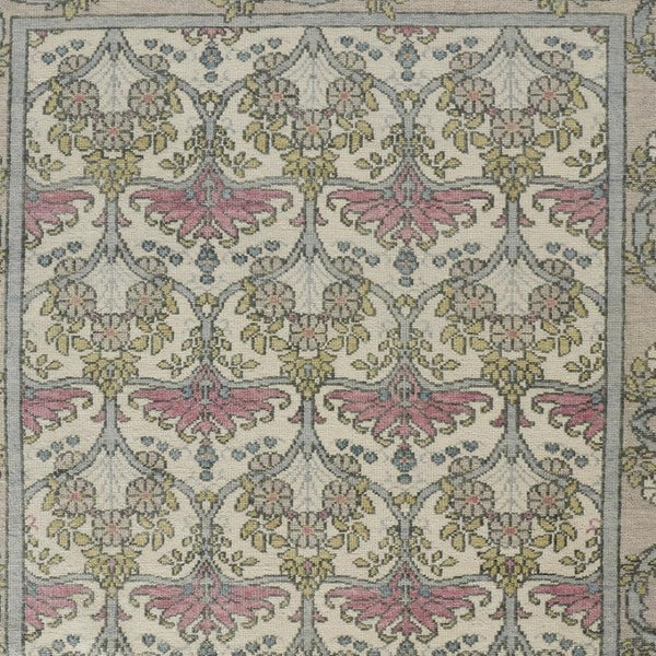 HomeRoots 4' Luxurious Hand-Knotted Wool Area Rug with Floral Design in Soft Ivory, Gray, and Pink Tones 8' X 10' 566630