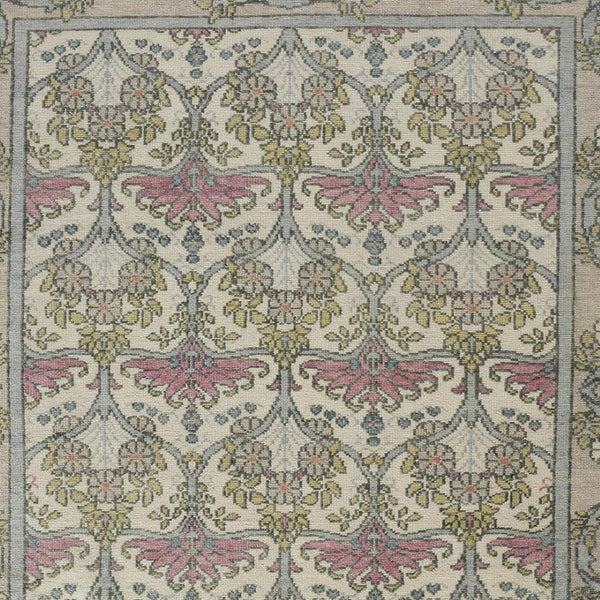 HomeRoots 4' Luxurious Hand-Knotted Wool Area Rug with Floral Design in Soft Ivory, Gray, and Pink Tones 12' X 15' 566634