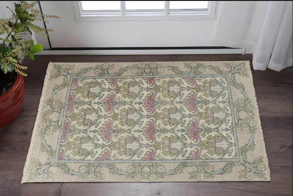HomeRoots 4' Luxurious Hand-Knotted Wool Area Rug with Floral Design in Soft Ivory, Gray, and Pink Tones 2' X 3' 566635