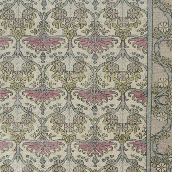 HomeRoots 4' Luxurious Hand-Knotted Wool Area Rug with Floral Design in Soft Ivory, Gray, and Pink Tones 2' X 3' 566635