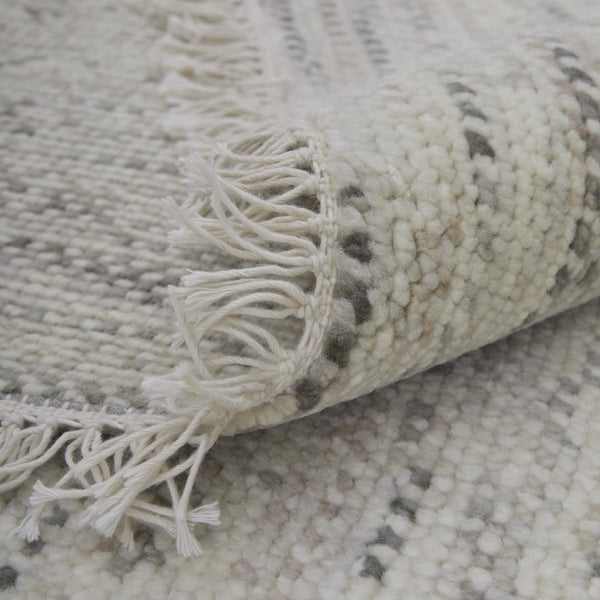 HomeRoots 8' Ivory and Gray Wool Hand-Knotted Area Rug with Fringe - Timeless Style for Any Space 8' X 10' 566673