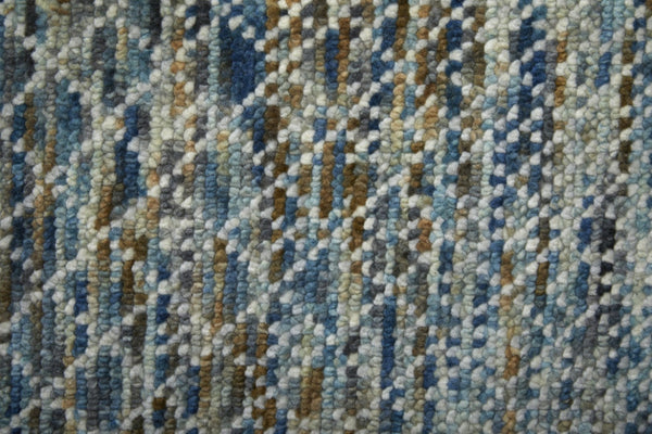 HomeRoots 8' Ivory and Gray Wool Hand-Knotted Area Rug with Fringe - Timeless Style for Any Space 6' X 9' 566679