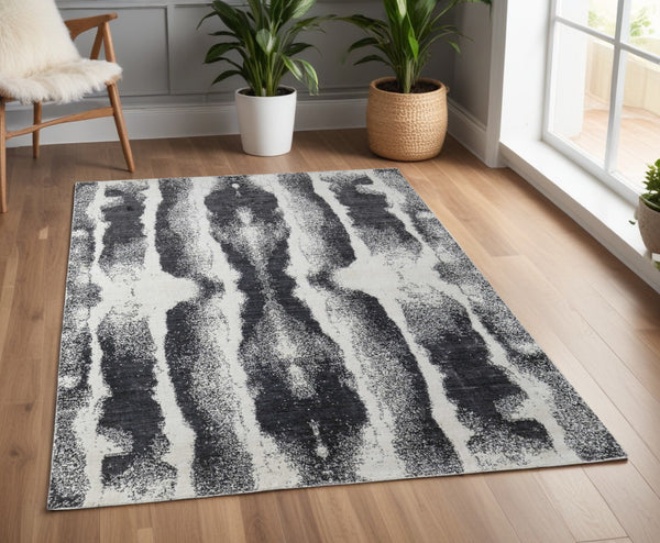 Homeroots 4' X 6' Black And Gray Abstract Hand Woven Area Rug Black Wool Blend 566748