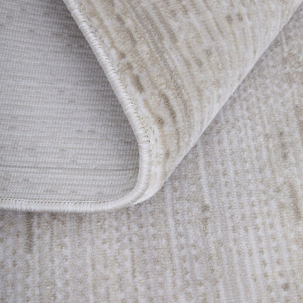 HomeRoots 5' Ivory and Silver Area Rug - Elegant, Durable, Stain-Resistant Design for Modern Living Spaces 7' X 10' 566802