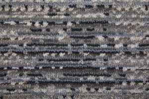 HomeRoots 5' Ivory and Silver Area Rug - Elegant, Durable, Stain-Resistant Design for Modern Living Spaces 7' X 10' 566821