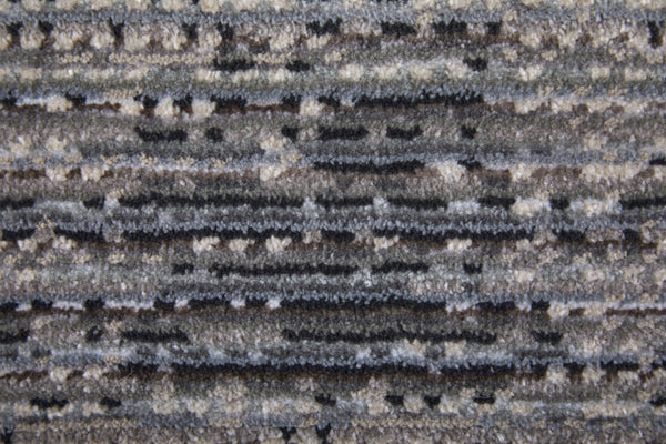 HomeRoots 5' Ivory and Silver Area Rug - Elegant, Durable, Stain-Resistant Design for Modern Living Spaces 7' X 10' 566821