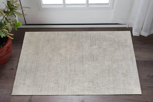 HomeRoots 3' Hand Woven Gray and Ivory Abstract Area Rug – Artisan Crafted for Modern Homes and Cozy Spaces 2' X 3' 566852