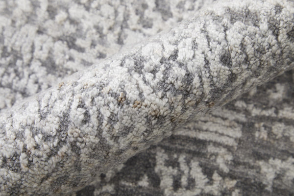 HomeRoots 3' Hand Woven Gray and Ivory Abstract Area Rug – Artisan Crafted for Modern Homes and Cozy Spaces 2' X 3' 566859