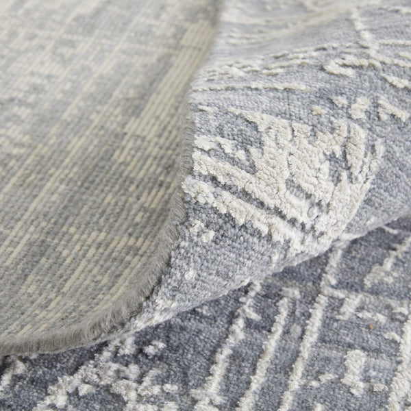 HomeRoots 3' Hand-Woven Gray and Silver Abstract Area Rug – Durable, Artisan-Crafted, Modern Elegance for Any Space 3' X 5' 566867
