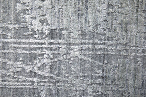 HomeRoots 3' Gray and Silver Abstract Hand-Woven Area Rug - Contemporary Elegance for Your Living Space 2' X 3' 566890