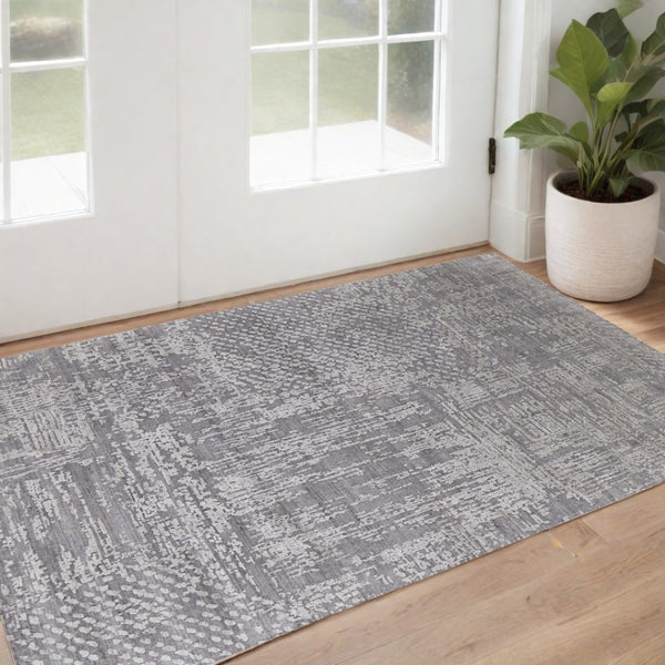 HomeRoots 3' Gray and Silver Abstract Hand-Woven Area Rug - Artisanal Craftsmanship for Modern Spaces 3' X 5' 566905