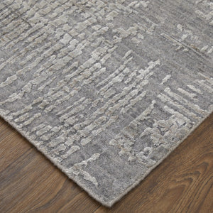 HomeRoots 3' Gray and Silver Abstract Hand-Woven Area Rug - Artisanal Craftsmanship for Modern Spaces 4' X 6' 566906