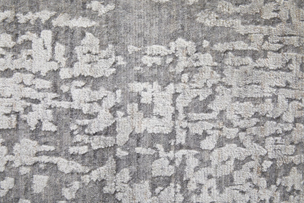 HomeRoots 3' Gray and Silver Abstract Hand-Woven Area Rug - Artisanal Craftsmanship for Modern Spaces 2' X 3' 566912