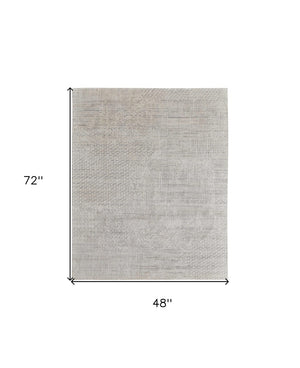 HomeRoots 3' Elegant Hand-Woven Ivory and Gray Abstract Area Rug for Transitional and Bohemian Spaces 4' X 6' 566914