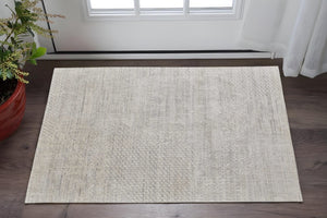 HomeRoots 3' Elegant Hand-Woven Ivory and Gray Abstract Area Rug for Transitional and Bohemian Spaces 2' X 3' 566920