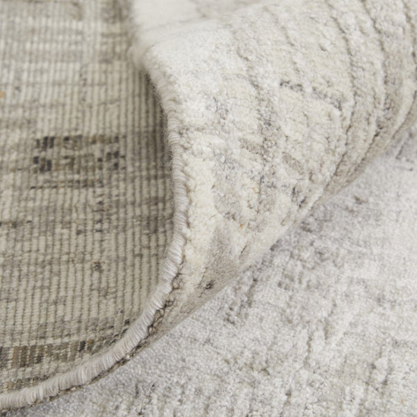 HomeRoots 3' Gray and Ivory Abstract Hand-Woven Area Rug - Artisan Crafted Elegance for Modern Interiors 2' X 3' 566966